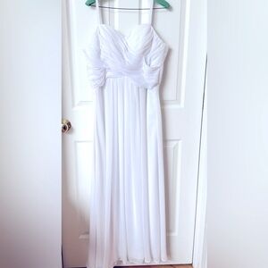 Elegant White Sleeveless Wedding Gown